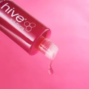 Hive Of Beauty Lychee & Raspberry Drizzle Manicure/Pedicure Soak 400ml